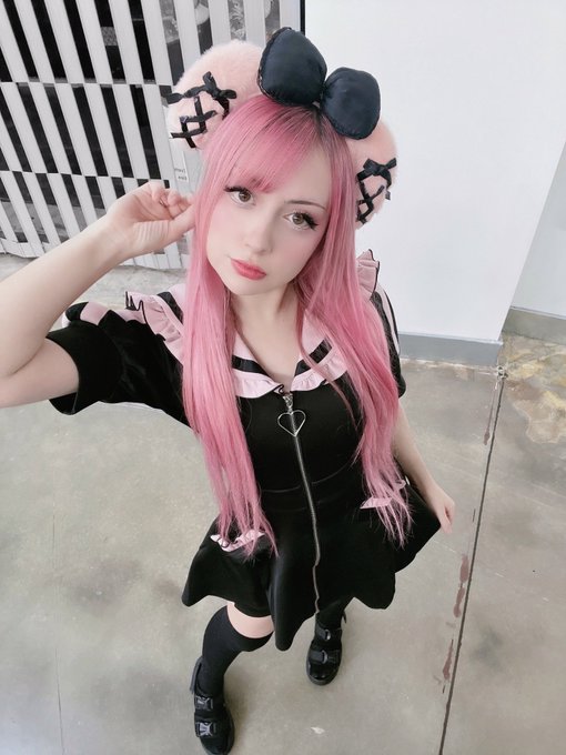 POV I&rsquo;m trying to show you my new outfit but I&rsquo;m 5&rsquo;1 https://t.co/MHTHJAQJHE