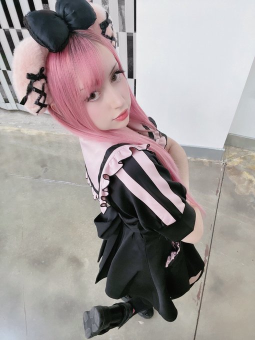 POV I&rsquo;m trying to show you my new outfit but I&rsquo;m 5&rsquo;1 https://t.co/MHTHJAQJHE