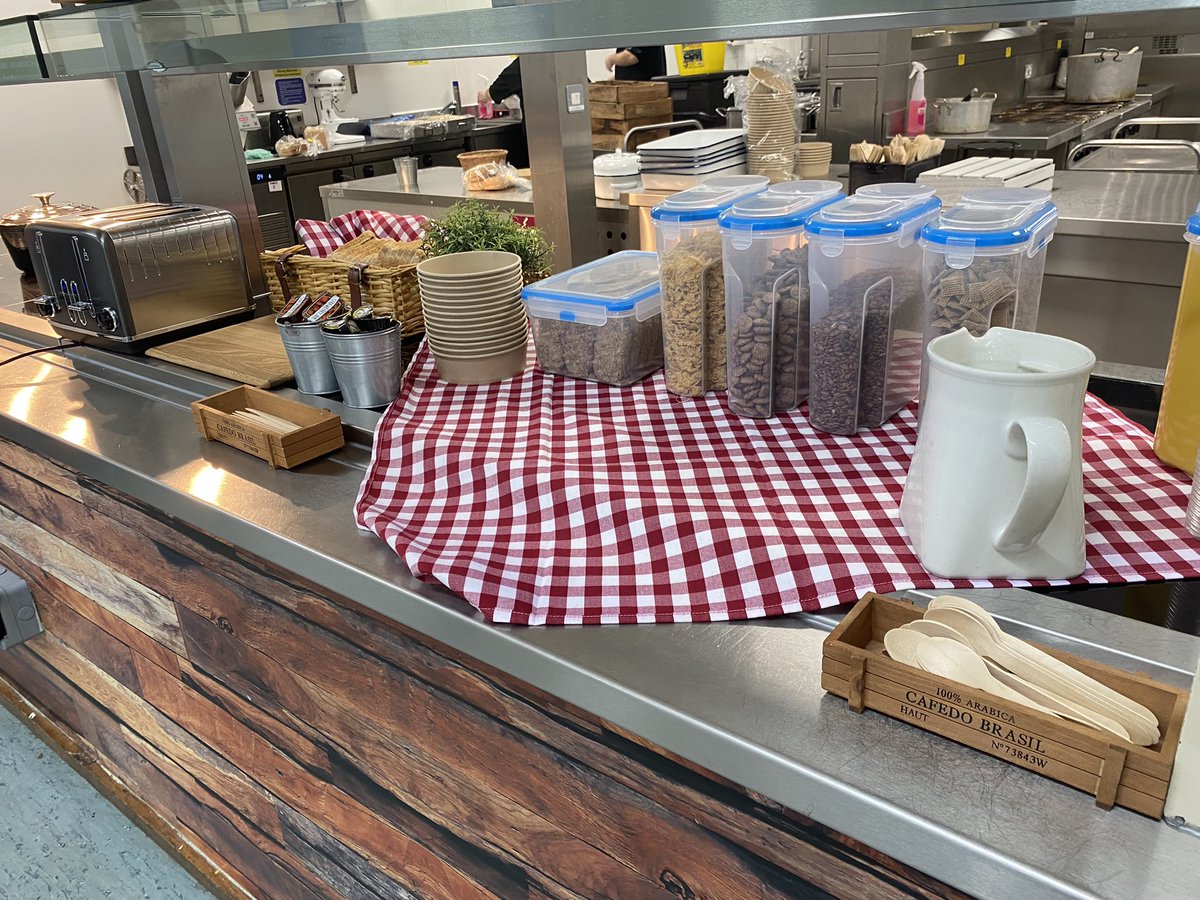 lunchtimeco's tweet photo. Breakfast and lunch served every school day at our new addition to the lunchtime family …St Albans Catholic High looking forward to making lunchtime the highlight of the day 😊 https://t.co/2PF4u4Cjh9