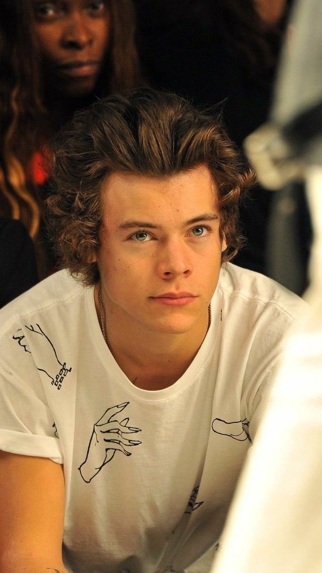 vlhlzn's tweet photo. Mi Román empire siempre será pensar como es posible que Harry Styles tuviera 19/20 años y se viera así: https://t.co/7lQQwBvk1J