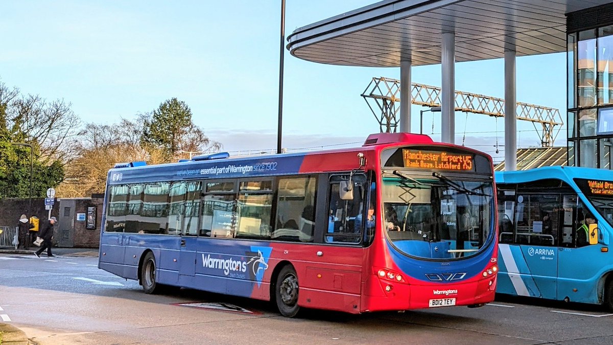 Unexpected B7RLE Airport bound ✈️

@Warringtonbuses 234 - BD12 TEY in #Altrincham working a X5 service heading to #McrAirport.