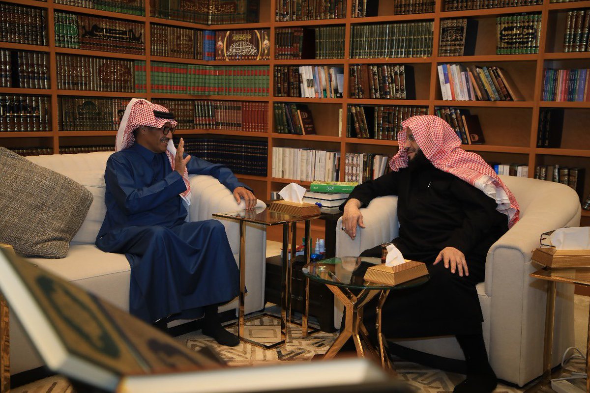 Dr_alqarnee's tweet photo. أسعدني بمنزلي الأستاذ الرائع خالد عبدالرحمن @KUhp2222

انتظرونا في عمل مشترك 🌹 https://t.co/wtuVwEpzmY