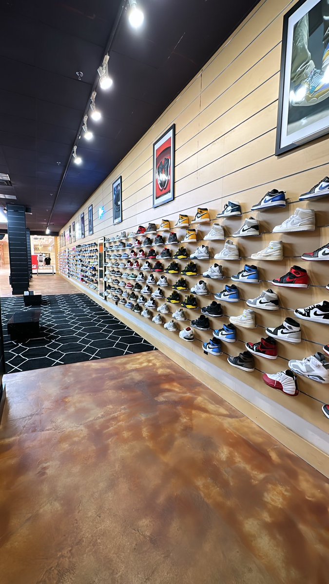 Bueno, cómo me lo han pedido aqui esta.
Que he hecho? Por la gracia de Dios abri una segunda tienda en Noviembre 🥹 el 2023 fue un año de aprendizaje puro. 

Si, sigo jugando MUCHO fifa 🫣 y los hecho de menos
Pronto nos volveremos a ver 💚
Que Dios me los bendiga chiquillos