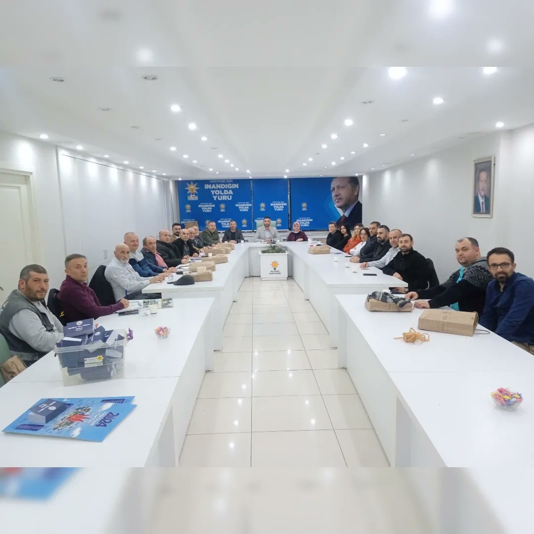 Ak parti merkez mahallesi olağan genel mahalle toplantımızı değerli mahalle başkanımız sayın <a href="/omeratilla34/">Ömer Atilla</a> ve teşkilat başkanımız sayın <a href="/Ramazansezgin76/">Ramazan Sezgin</a>  nezlinde coşkuyla gerçekleştirdik durmak yok yola devam