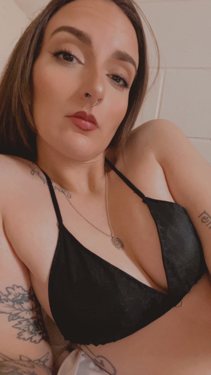 lilythdarling's tweet photo. Looking for a piggy pig 🐽
Calling all daddies! 
Need a tribute now 🫦
Someone buy me lunch 🩶
#paypiggieswanted #paypig #cashcow #sugarbaby #SugarDaddies #hotgirl 
Add me on snap Lilythxxx https://t.co/zq03n0JUVe