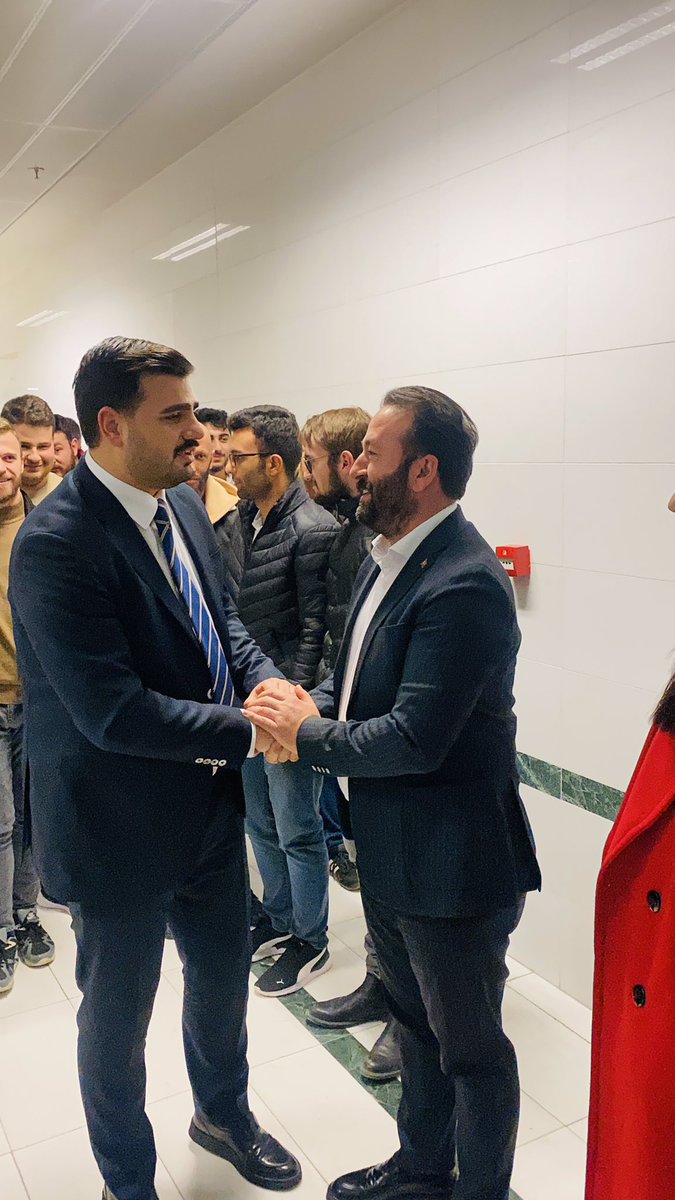 suleymanartci's tweet photo. Bir dizi programlar gerçekleştirmek üzere İzmir’e gelen, Gençlik Kolları Genel Başkanımız , İzmir Milletvekilimiz , Kıymetli Başkanımız , İzmir’in Gururu Eyüp Kadir İNAN’ı Havalimanında Karşıladık.
@eyupkadirinan https://t.co/NKuDKfHwS7