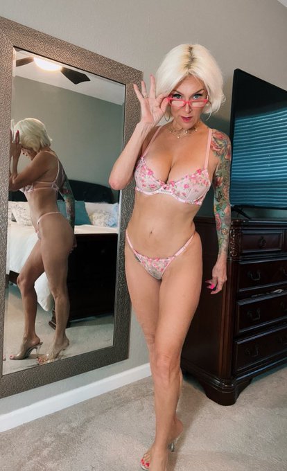 Okay, sexy lingerie today ? https://t.co/Hkv3E1FJwN https://t.co/witAhk4DEy