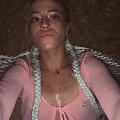 queengracieann's tweet photo. #NewProfilePic lol back after almost a year✌🏼 https://t.co/F4570xlYZx