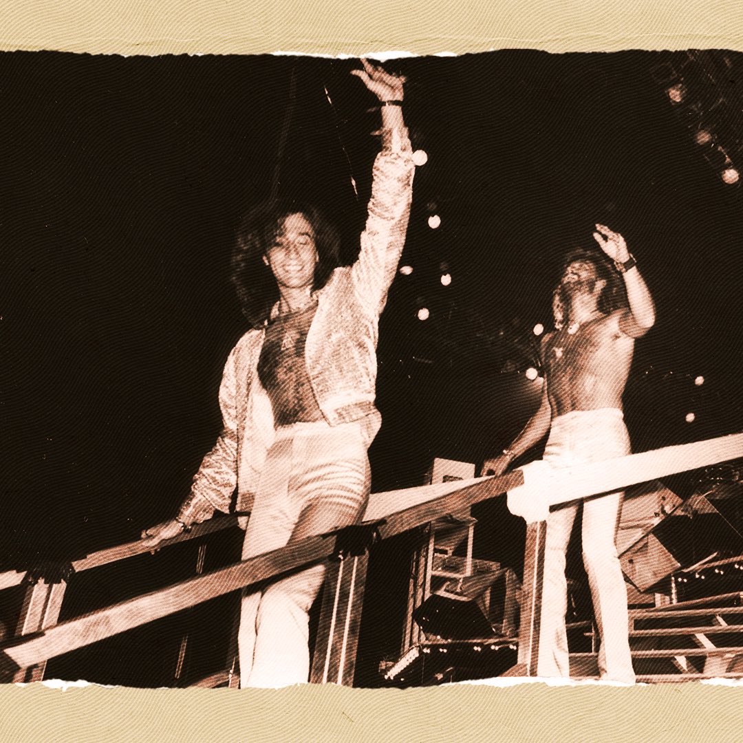 BeeGees's tweet photo. That post show feeling 👋🔥 Listen to ‘Spirits Having Flown’ here: https://t.co/KKPpH8sDld https://t.co/28WCwm6Mn4