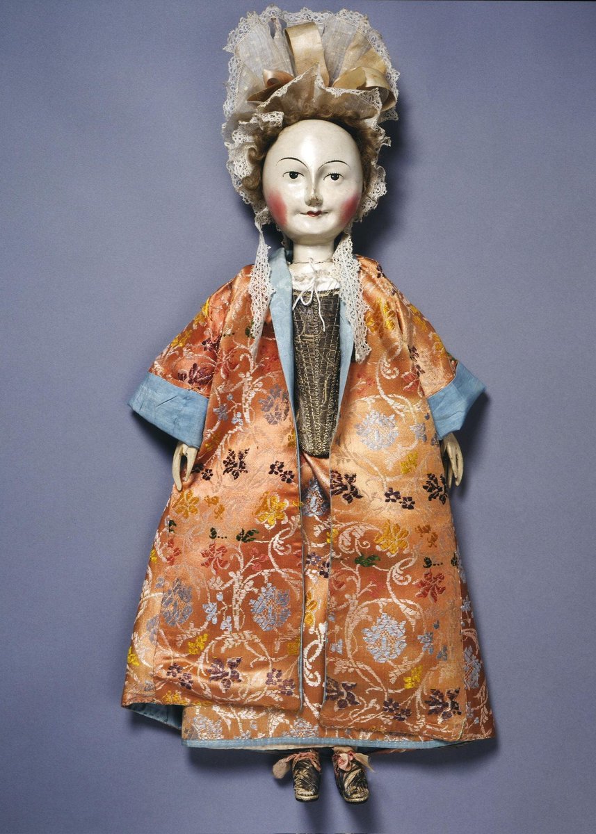 In de collectie van het <a href="/V_and_A/">V&A</a> twee poppen die bekend staan als Lord en Lady Clapham (1690-1700). Hier gekleed in Japonse rock als informele dracht.