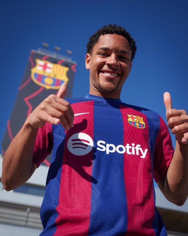 I'm calling it now, Victor Roque will score on his FC Barcelona debut tonight. ⚽🔵🔴 #VictorRoque #BarcelonaDebut
