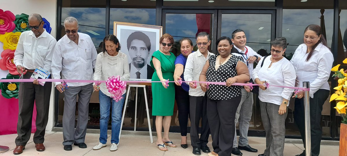 laprimerisima's tweet photo. Las autoridades del Caribe Sur inauguraron este jueves el edificio del Instituto Nicaragüense de Seguridad Social, delegación Bluefields. La infraestructura lleva el nombre de "Enrique Campbell Hooker" en memoria de éste gran físico y revolucionario, caído en una emboscada en diciembre de 1982. Las nuevas instalaciones totalmente equipadas, cuentan con sala de espera, cajas, área de afiliación, prestaciones económicas, facturación y cobranza, fiscalización, programa para jubilados, psicología, gerencia y dirección. La obra beneficia a 3 mil 865 jubilados y pensionados, también a más de 13 mil asegurados. Esta delegación atiende a 7 municipios del Caribe Sur.