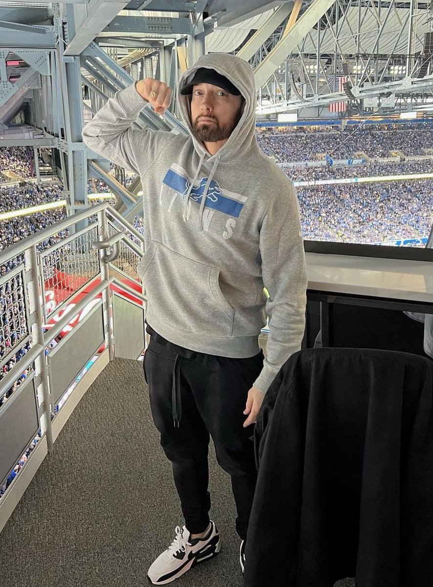 Drake &amp; Eminem were the TOP 2 Rap artists in the world in 2023 from YouTube and Spotify streams 🏆

Drake - 17.1 Billion 
Eminem - 11.9 Billion