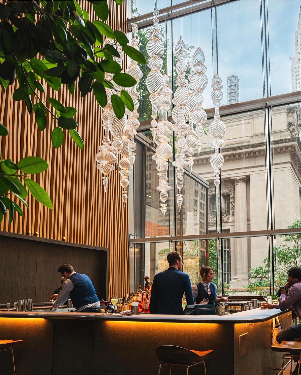 Every seat is a good seat at @lepavillonnyc, especially when you have stunning views of Midtown from #BarVandy. Enjoy the exquisite ambiance at #OneVanderbilt’s Michelin-starred restaurant while indulging in a menu of excellence. 📸: @stuffbeneats