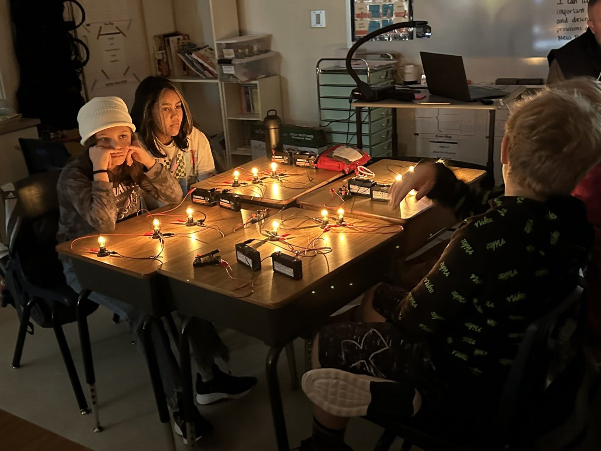 HeatherTechFan's tweet image. @EthridgeES 4th grade is starting 2024 with an exciting and engaging review of circuits with the amazing @CoServ community education team! They are always OUTSTANDING and FUN! #coserve #communitypartnerships #LISDscience