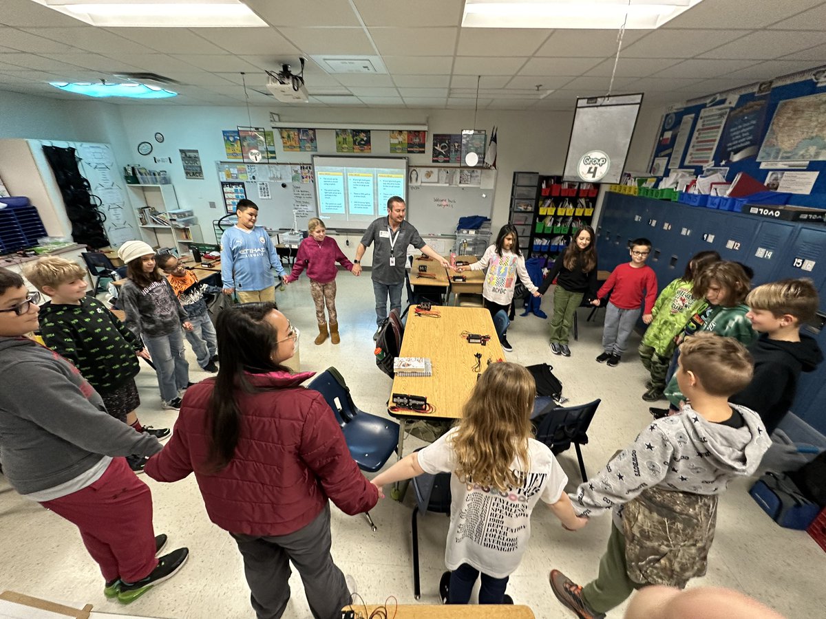 HeatherTechFan's tweet image. @EthridgeES 4th grade is starting 2024 with an exciting and engaging review of circuits with the amazing @CoServ community education team! They are always OUTSTANDING and FUN! #coserve #communitypartnerships #LISDscience