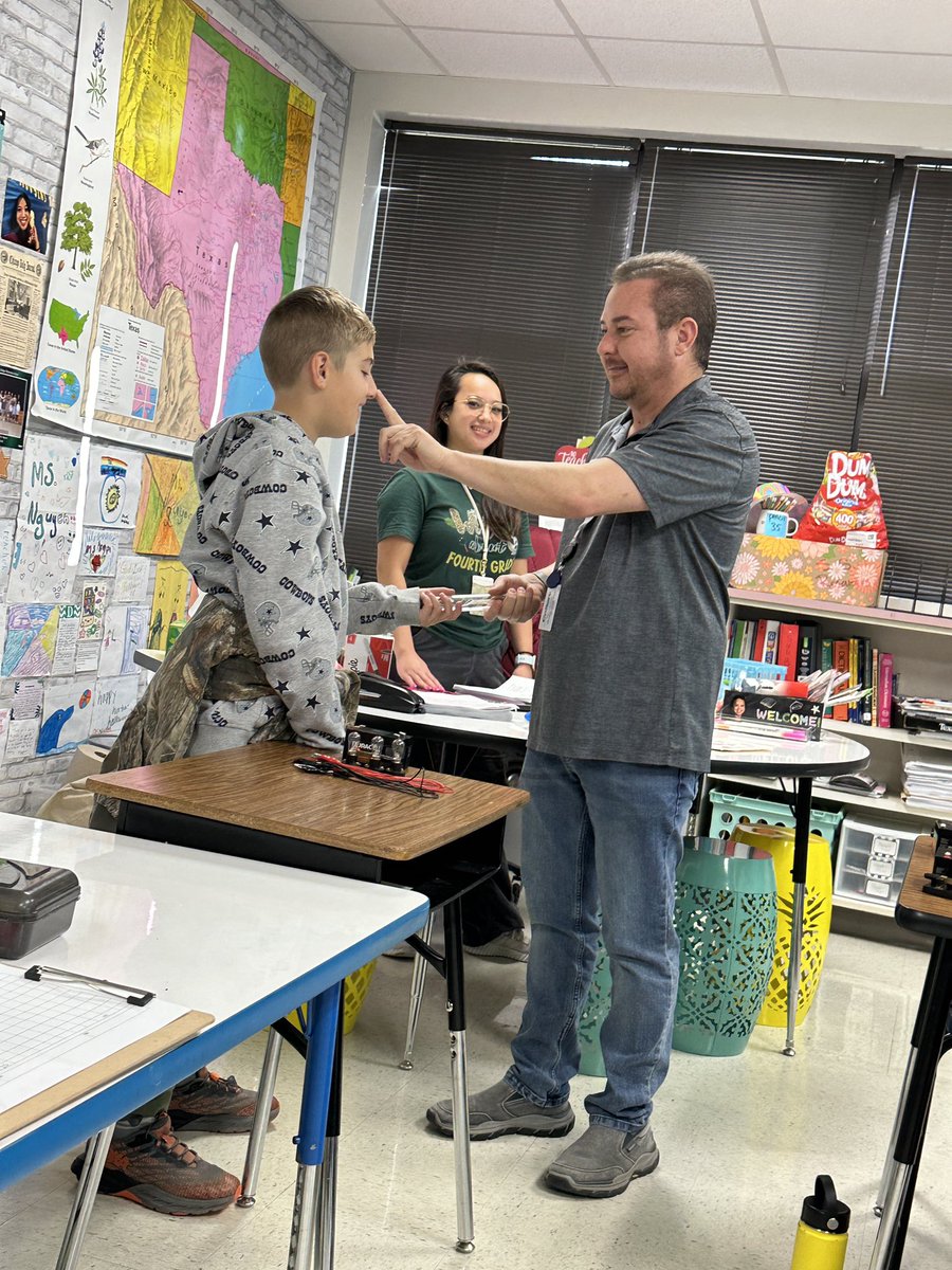 HeatherTechFan's tweet image. @EthridgeES 4th grade is starting 2024 with an exciting and engaging review of circuits with the amazing @CoServ community education team! They are always OUTSTANDING and FUN! #coserve #communitypartnerships #LISDscience