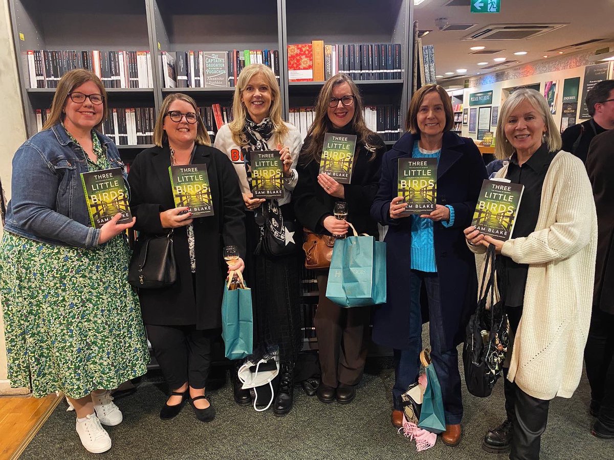 Lovely night at @samblakebooks book launch. Always love seeing my fellow writers & catching up @gillperduewriter @cathryanhoward @FionaGartland and supportive readers too! @tiredmammybookclub