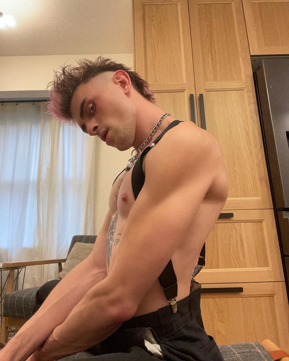 slimxburton's tweet photo. 1, 2, or 3?… 🤔 https://t.co/cVJW62U10d