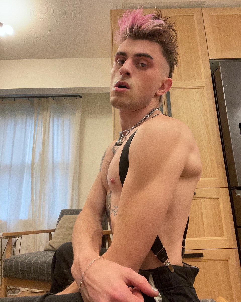 slimxburton's tweet photo. 1, 2, or 3?… 🤔 https://t.co/cVJW62U10d