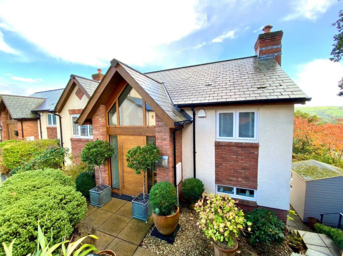 This beautiful home for sale in #tiverton really is something special. Full details here - diamondagent.co.uk/property-detai… #devonhomes #devonlife #middevon
