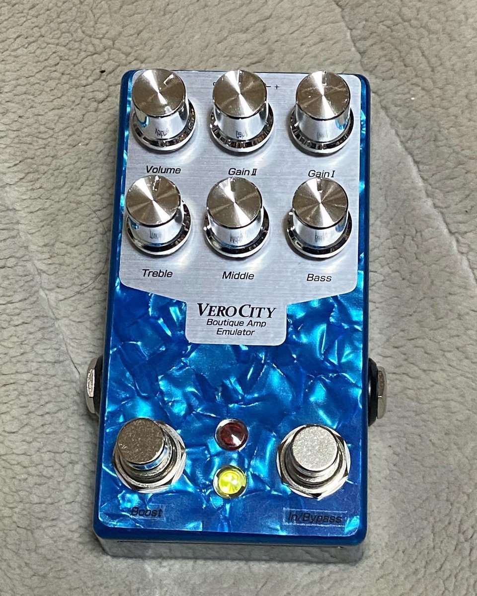 katzloveespacio's tweet photo. VEROCITY EFFECTS PEDALSのTRI-3❗️
JC120に繋ぐ時はOUT PUT半挿し、
HIGHほぼゼロ、MID8時ぐらい.BASS3時以降〜FULLでヒューケトのTRIAMP実機の3チャンネルと遜色ない音になりんす。
#メインの歪おしえて #TRI3 #verocity https://t.co/QhlwE0NbDe