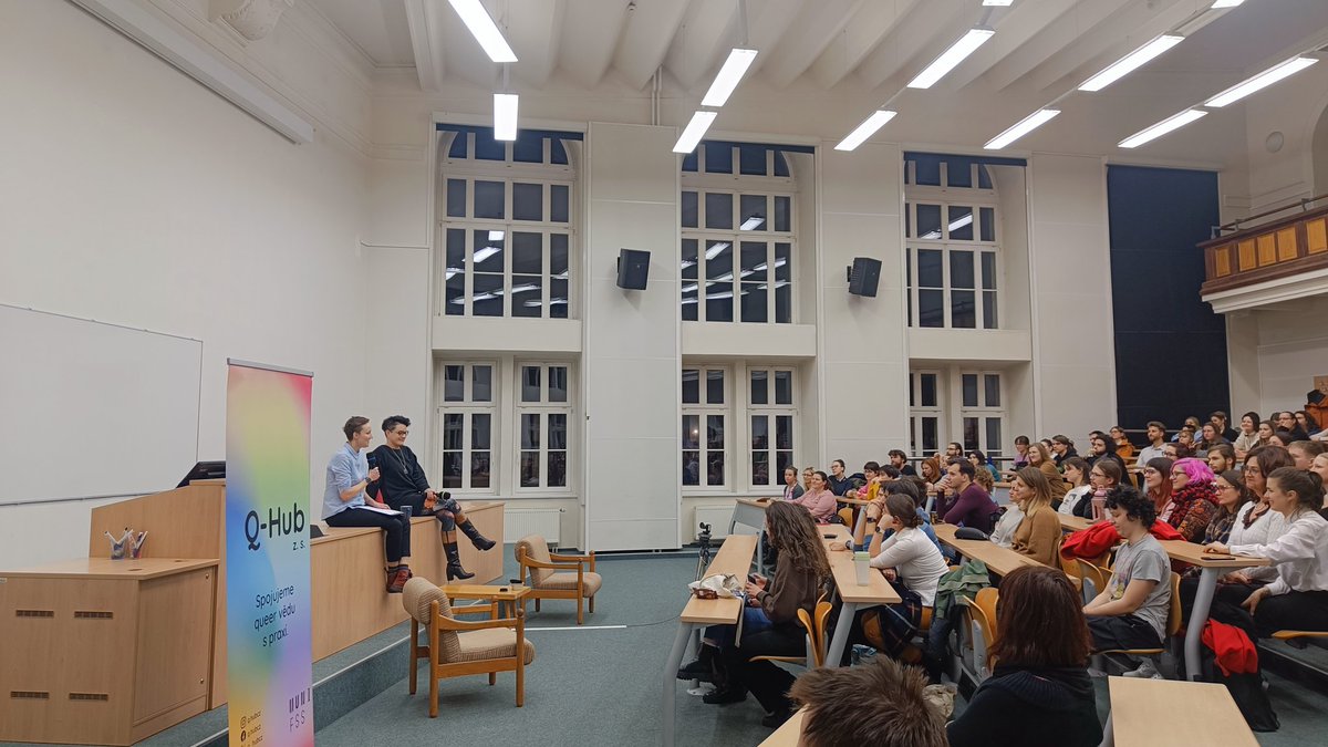 bezmytu's tweet photo. Naše @JulieMontek dnes na debatě na @MUNI_FSS v Brně. Fullhouse, moc děkujeme za účast a @q_hubCZ za pozvání! #beztrestu #debata #luciehrda https://t.co/Z83ROYsRoc