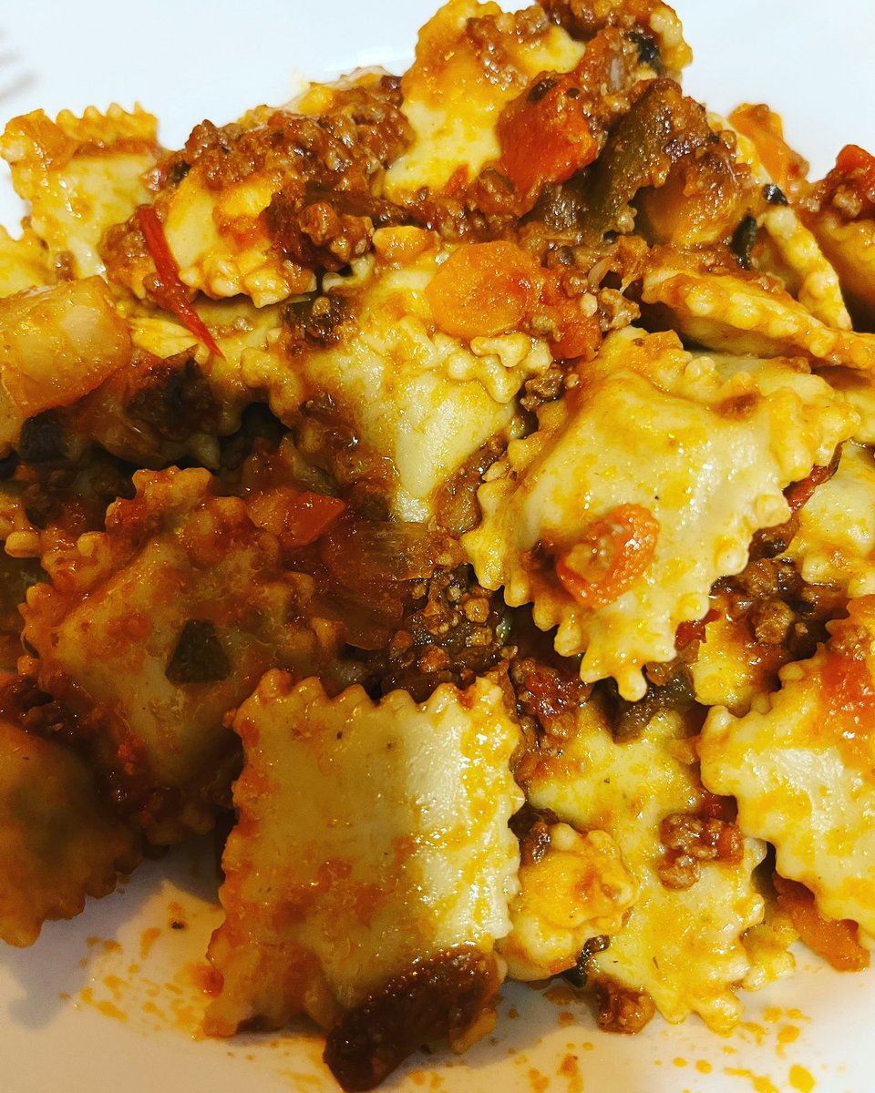 PiramideRossa's tweet photo. #raviolifattiincasa con #ragù di #carne e #verdure
#passionecucina #ricetteitaliane #primopiatto #pastafresca #pastafattaincasa #daddyincucina #volgofooditalia #igersfood #cucinaitalianaofficial #ricettermiliane #foodlifestyle #l4food #followfood #followfoodcommunity https://t.co/E8Xo1aP3kw