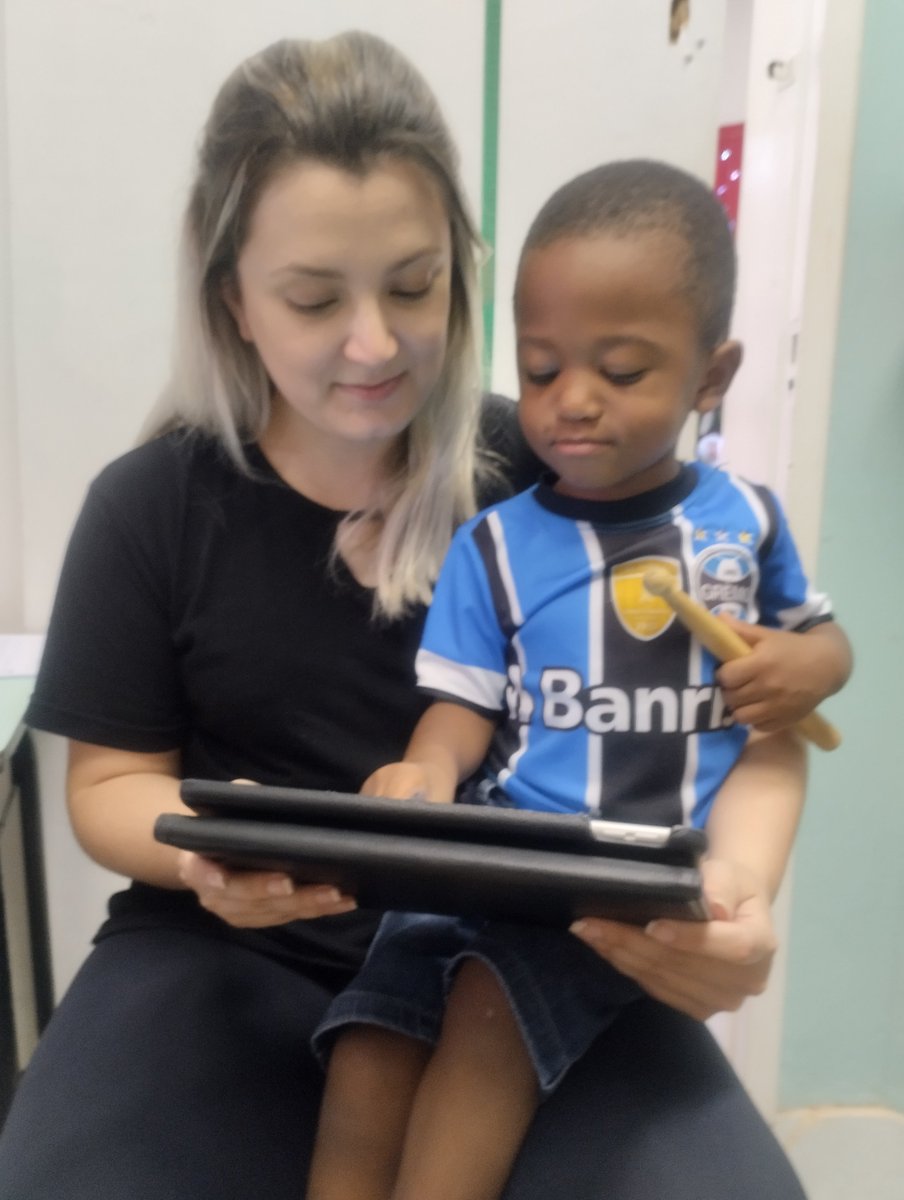 Leti_schneiders's tweet photo. Registros do último dia de coleta de dados da tese em 2023.

Registrei também uma certa predominância de gremistas pelas escolas que passei 💙 https://t.co/krpED9rxlW