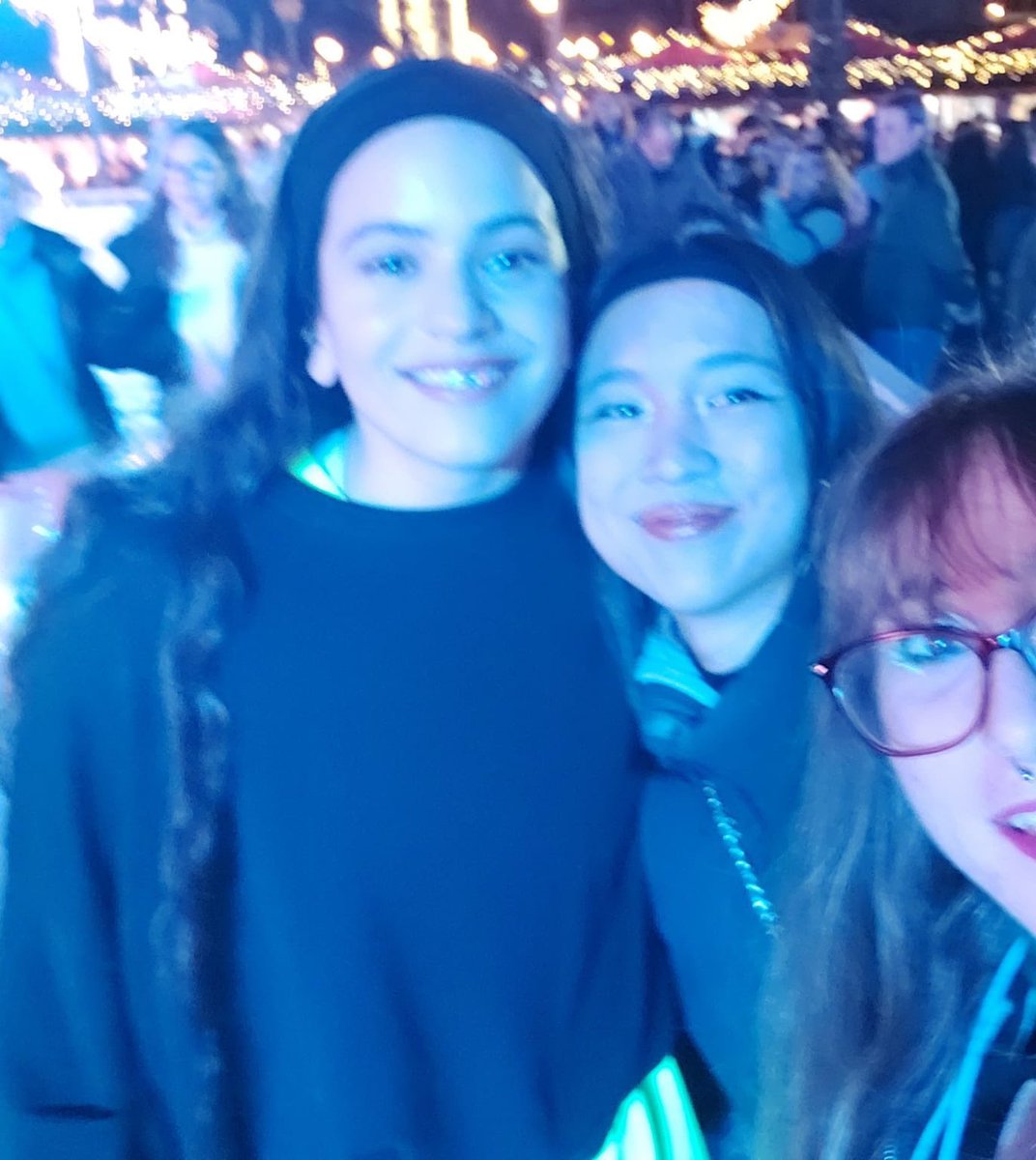 rosaliavtspain_'s tweet photo. 📸|| @rosalia vista ayer patinando en la pista de hielo de la puerta de Colón de #Madrid🇪🇸 https://t.co/BaBkAWcjm0