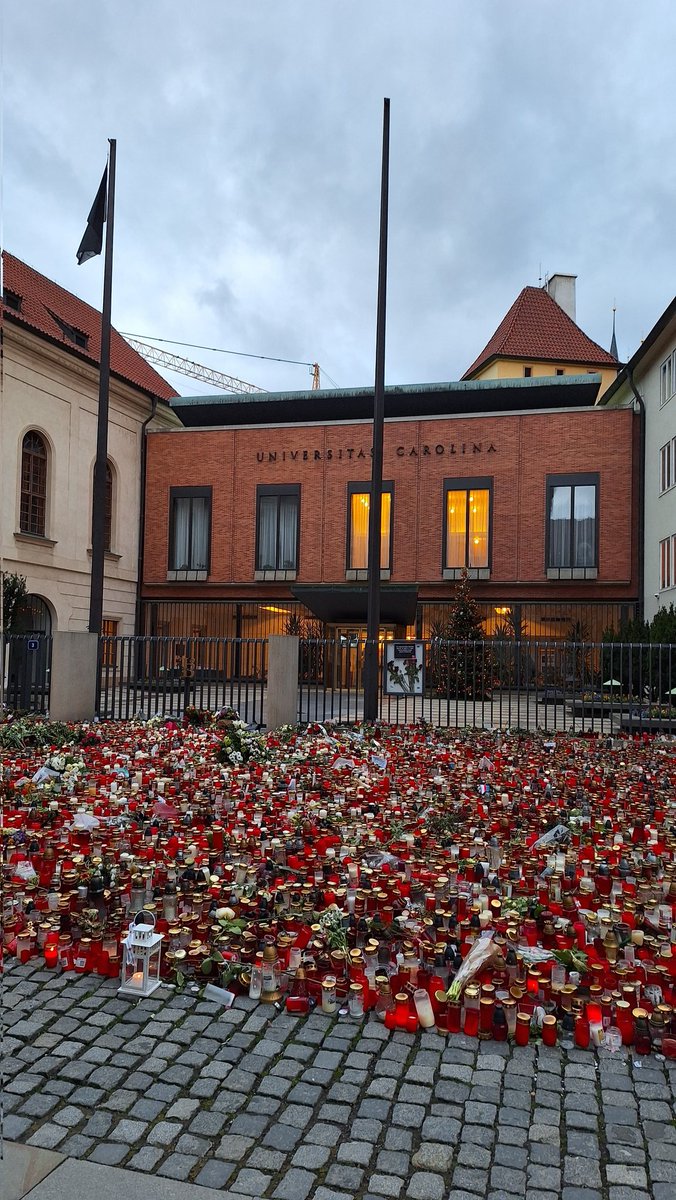 Mags_Muller's tweet photo. Grateful for being able to join the students, teachers, staff, and alumni of the Faculty of Arts, and everyone who came to honour the victims. 

This place will always be a big part of me, no matter how far I am, no matter how hurt we are❤️‍🩹🕊 https://t.co/JVG29B8udO