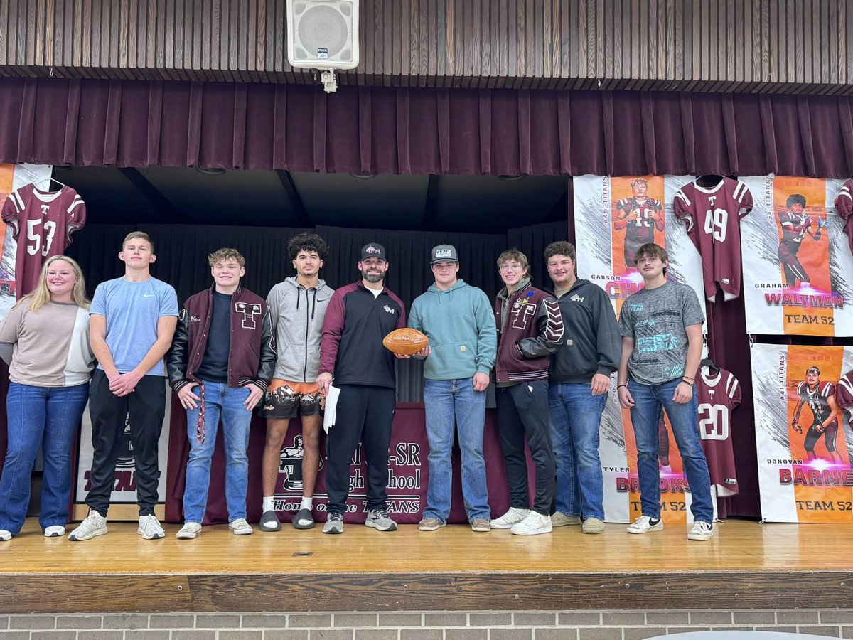 20TBrooks's tweet photo. I'll definitely miss this jersey and these guys. Been with me from the beginning. These guys will always be family. Its just time to make the family a little bit bigger! Can't wait to see what the future holds!
@dishman_vance @Moffettfb53 @Grahamfb24 @TriTitanFball https://t.co/JAwDuTB9f7