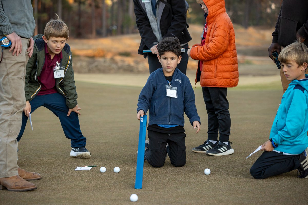 USGA's tweet photo. Present 🤝 Future

Juniors from @thefirstteesand joined students from the Greenkeeper Apprenticeship Program for an afternoon of learning at @PinehurstResort No. 10.

Learn more 👉 https://t.co/KR7692VKDp https://t.co/PEEMfoaXhM