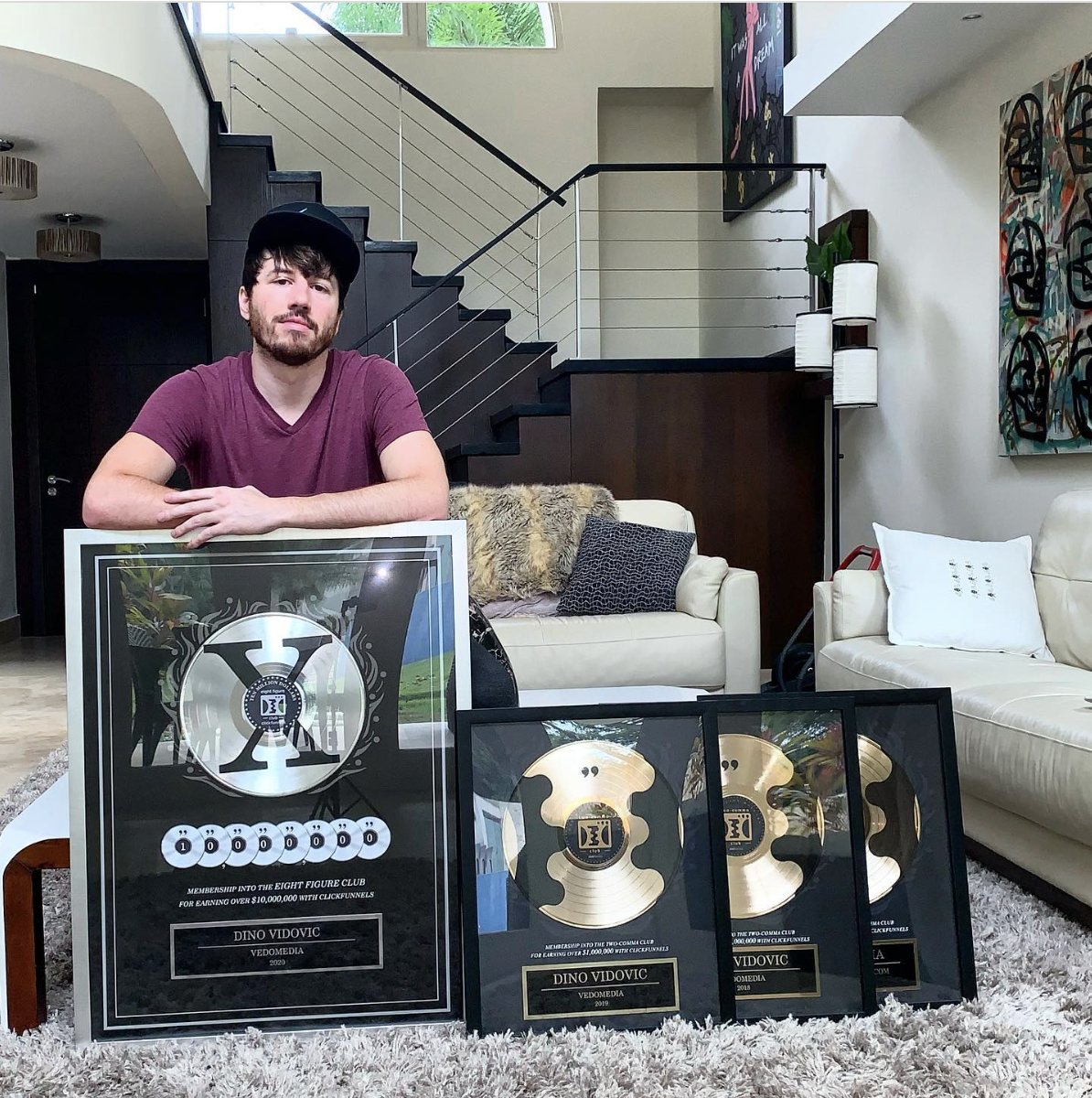 clickfunnels's tweet image. “Don’t let lockdowns stop you from reaching your goals. Thank you #clickfunnels for making it too easy this year.” 🔥

Lets give it up for Dino Vidovic for earning his Two Comma Club AND Two Comma Club X Award 🤩

Who’s going to join the #TwoCommaClub this year? 👇