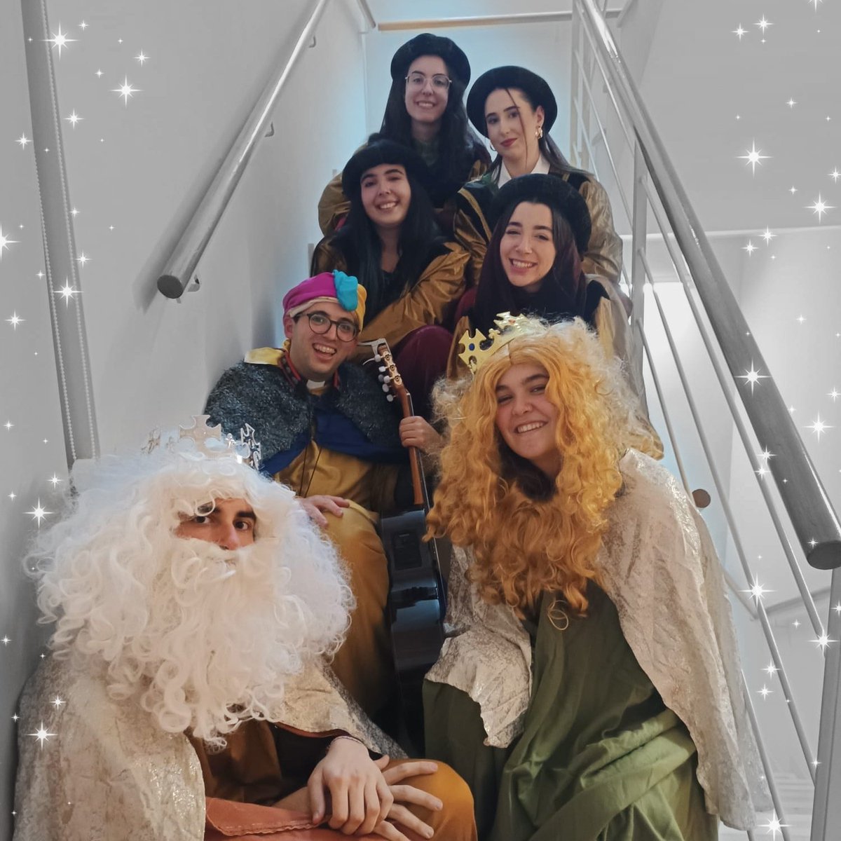 F_Immaculada's tweet photo. Ens hem portat tant bé, que hem sigut els primers en rebrà la visita dels Reis Mags i els seus patges
Gràcies @esplaixivarri per fer-ho possible cada any.
#residència #gentgran #festesicostums #perells #pertots #mollet #perells #pertots https://t.co/sfH7Q4N1FV