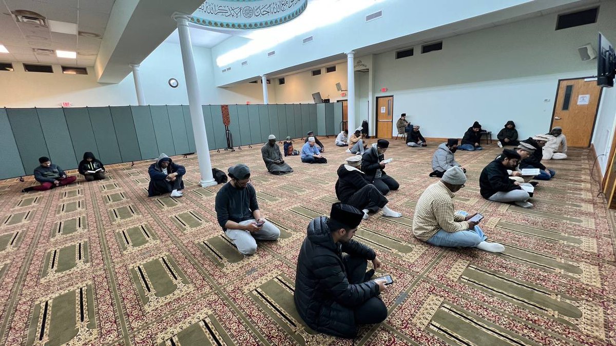 MuslimYouthCol's tweet photo. Tahajjud &amp; Breakfast held on New Years in Columbus! Early in the morning, Members came together to observe tahaijud prayers alongside fajr prayers. Thereafter, members recited the Holy Quran and partook in breakfast together! https://t.co/0LzJfRd4dX