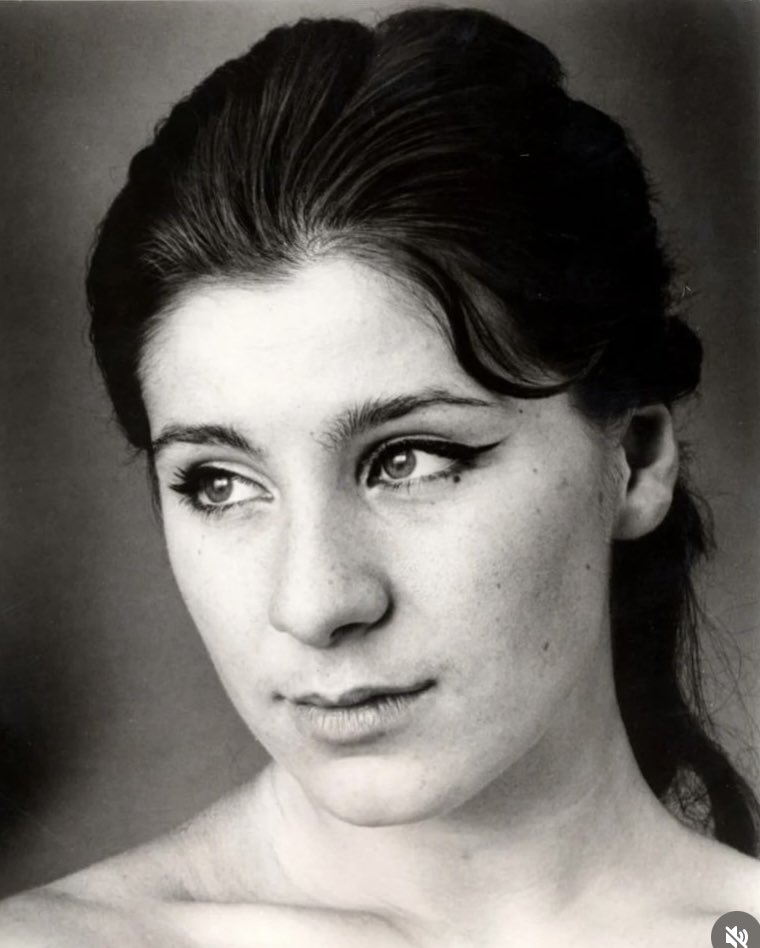 O da veda etti.
Oysa ne başarılı bir sanatçı ve çok iyi bir insandı..
Kötü başladın be 2024...
#AylaAlgsn