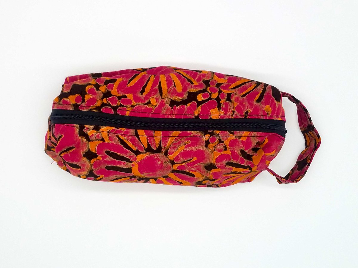 outreachuganda's tweet photo. Check out these beautiful handmade cosmetic bags! They are great to store cosmetics or anything else you want to organize in your purse or suitcase.

https://t.co/YveYMIwhKF https://t.co/kOPHc9yzJr