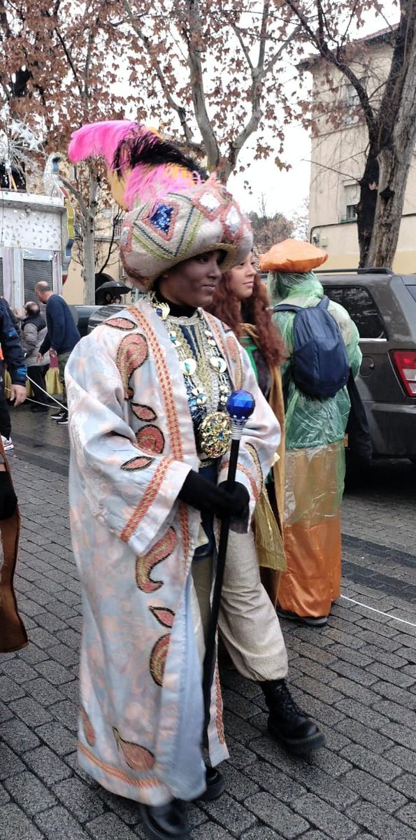 beloga69's tweet photo. @jmd_usera me parece muy fuerte que en la #cabalgatadeusera #baltasar bueno #baltasara sea pintada. No lo entiendo cómo habiendo tanta gente de raza negra y tenga que poner a Baltasar pintado. Es un horror que jueguen con las ilusiones de los niños. #usera #cabalgatadereyes2024 https://t.co/MfeKxNbJe7
