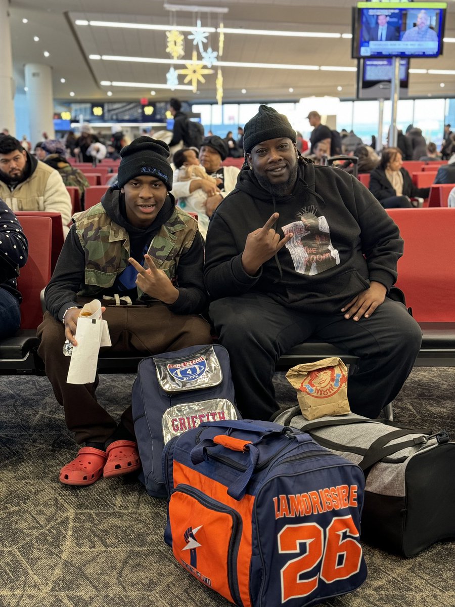 lamier22's tweet photo. on my way to san antonio texas to compete in all american bowl,putting my name on the island ποΈ #495elite @TexasFootball @NationalComb1ne @longislandelitefootball #22 https://t.co/HFtCPpdAmn