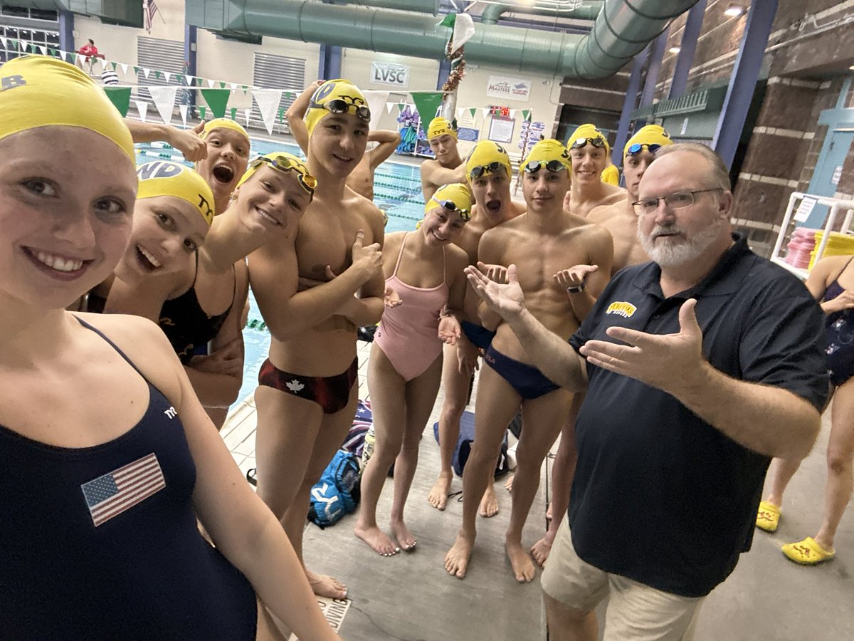 CoachAitken's tweet photo. Holidays  are over but what an amazing few weeks. Looking across the pool and asking. Where else can a college swimmer come home and train with 3 Olympians, 6 World Qualifiers and 3 world jr athletes? https://t.co/lq9cv5iofy