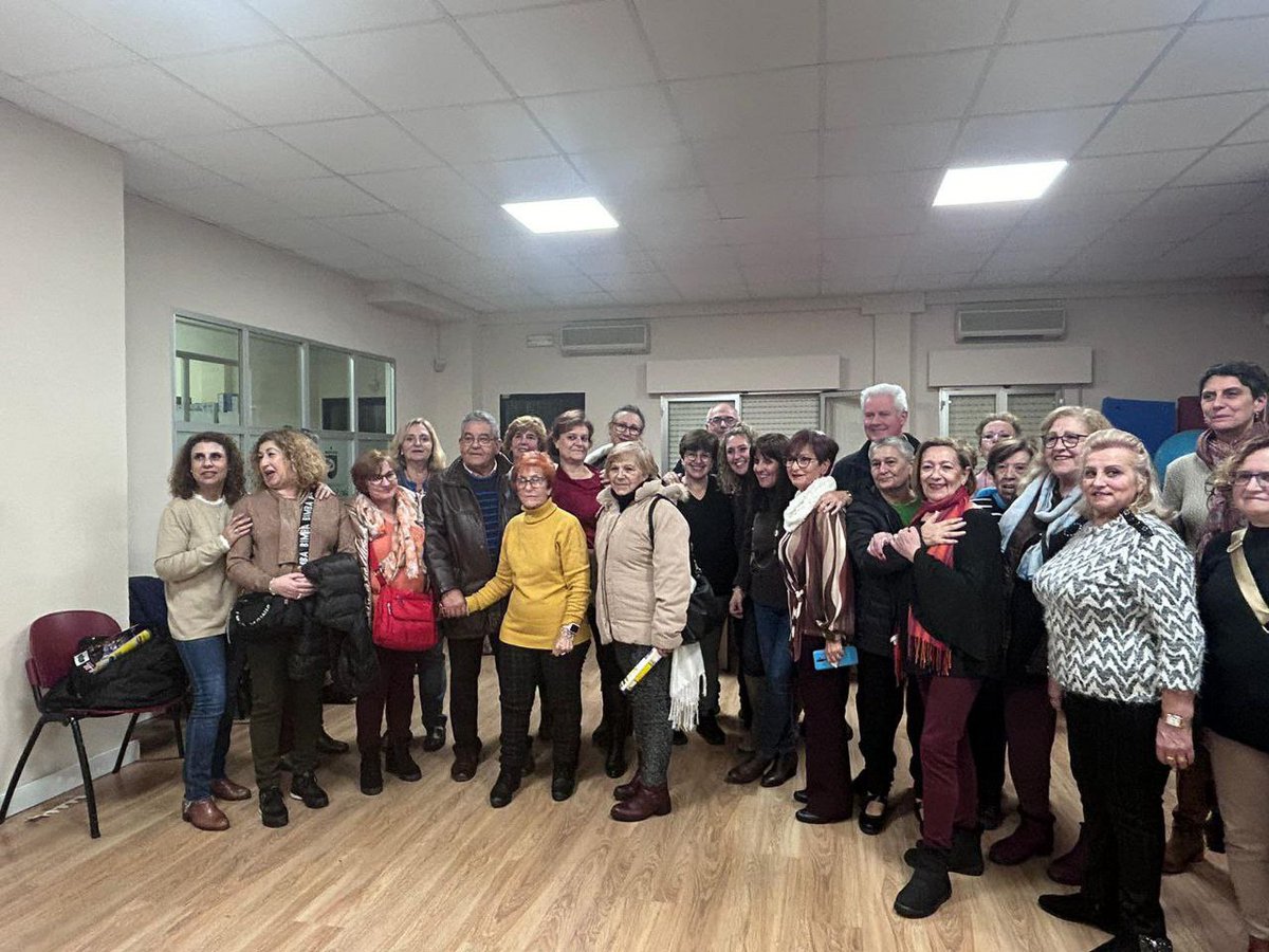 IISanse's tweet image. Y por supuesto hoy nuestros concejales @palaciosho y @juantorresga han querido acompañar a #acom #Sanse en su fiesta e invitación a roscón.

Gracias por un rato tan estupendo 💚💚

#somossanse #hacemosbarrio #roscondereyes #felizdia