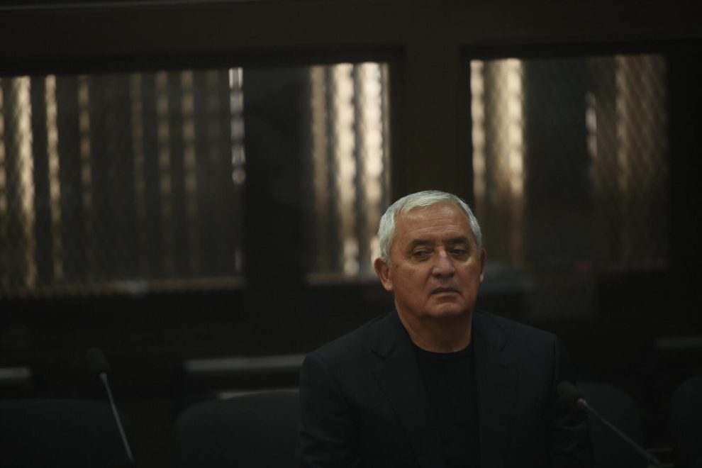 El ex presidente Otto Pérez Molina recuperó su libertad tras pagar  dos cauciones económicas que sumaban la cantidad de Q10.3 millones. Vía Ángel Oliva