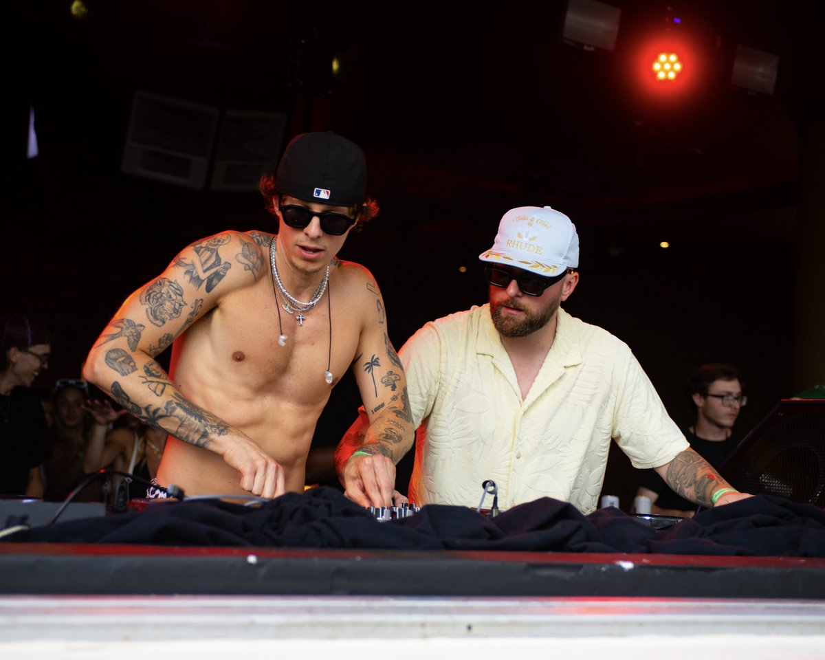 The kings return 🤴 Lost Kings at DAER Dayclub 🌴 THIS SATURDAY, January 6th! Doors open at 12 PM. 

Tickets: loom.ly/wXM2ol4
Tables: sevn.ly/xtqxT2bE