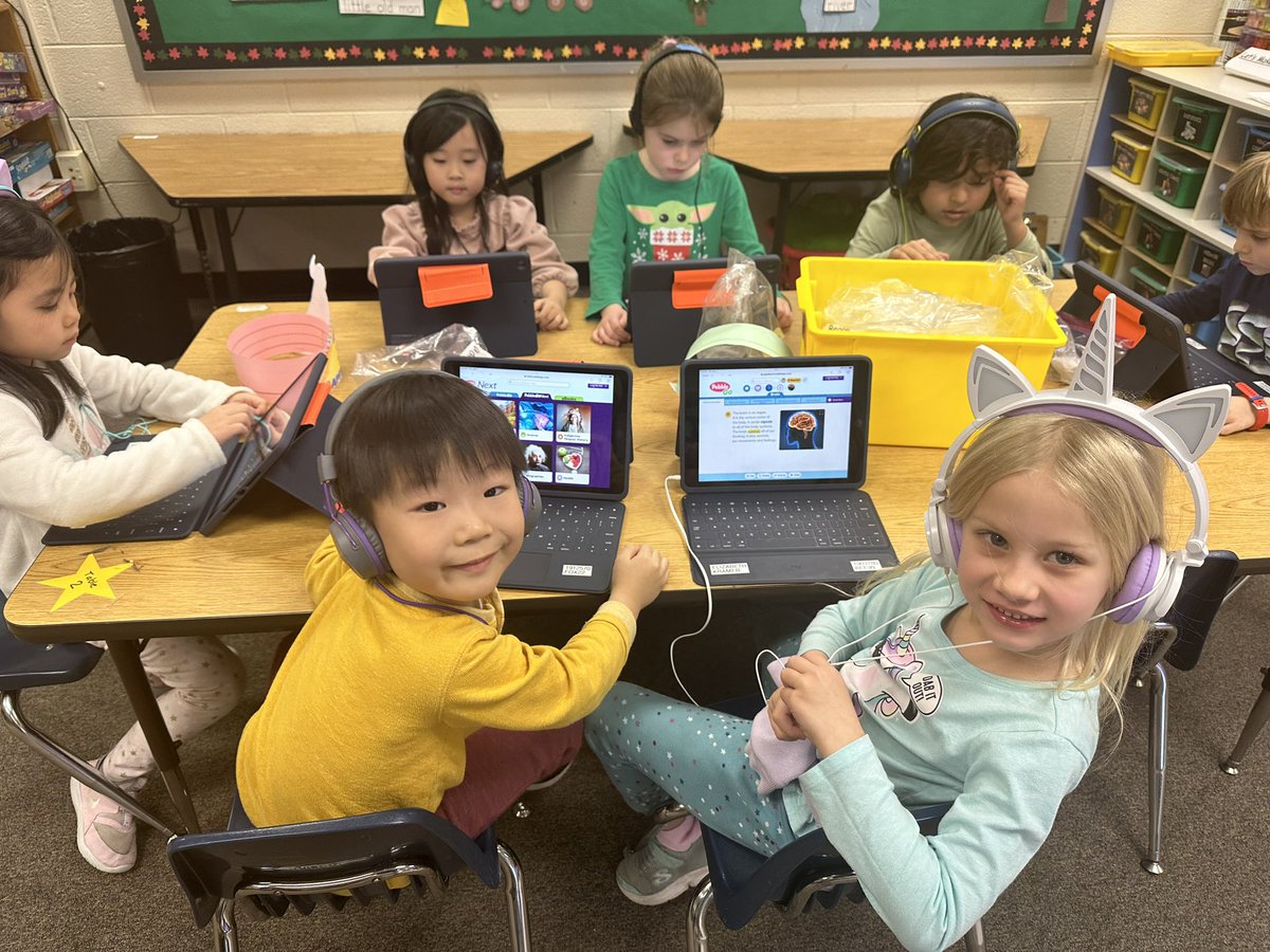 Kindergartners <a href="/PoplarTreeES/">PoplarTreeES</a> practice how to be #communicators by using technology to find and share ideas and speaking clearly so others can understand as they shared what non-fiction facts they learned on Pebble Go! #FCPSpogpol