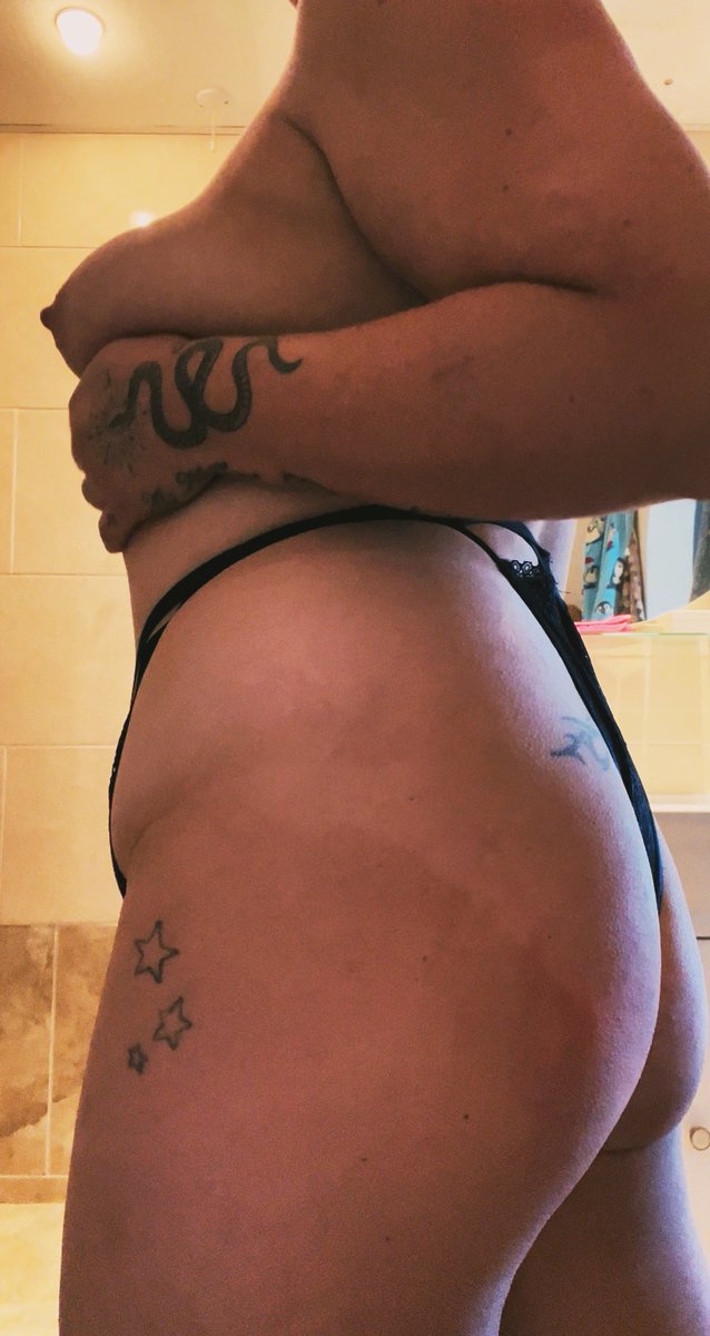 Layla_Ray22's tweet photo. My New Year’s resolution is to grow me some more ass in the gym 🍑
What’s yours? ✨ https://t.co/9JeJSaQDCd
