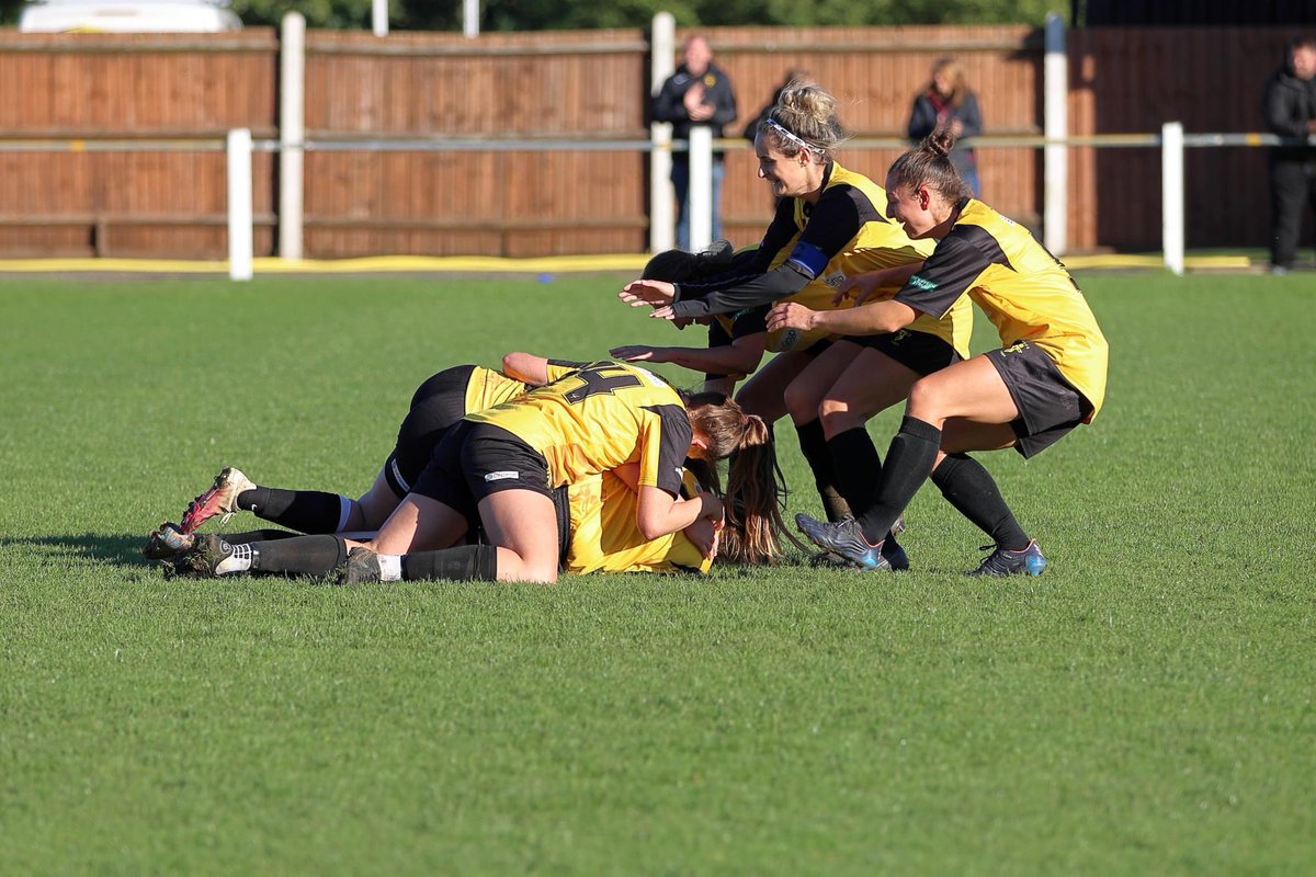 💛🖤 THIS SUNDAY (A) 💛🖤

We are straight back into league action! 

🆚<a href="/HistonLFC/">Histon Ladies FC</a> 
📆 Sun 7th Jan 
🕑 2pm KO 
🚘 Histon Football Club 
       Bridge Road Stadium
       CB24  9PH 

Come &amp; support the ladies away from home, their first game of 2024! 💛🖤