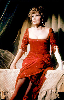 BenjBrantley's tweet photo. Farewell to Glynis Johns, who has died at 100. The first Desiree in "Night Music," and the first person I heard singing "Send in the Clowns," inimitably. As a child, I saw her as Mrs. Banks in "Mary Poppins." Even then, I was enchanted by that tickling, quizzical voice. https://t.co/isf4pbmKRW