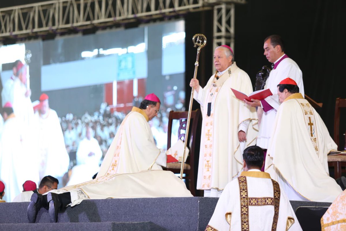 NestorCamarillo's tweet photo. Asistí a la ordenación episcopal de Francisco Javier Martínez Castillo como obispo titular y auxiliar de la @Arqui_Puebla, quien se suma a los trabajos espirituales del estado.

Fue un gusto presenciar este importante evento y saludar a Monseñor Víctor Sánchez Espinosa 🙏 https://t.co/9wlJ2q0HYn