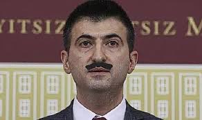 WHO18811938's tweet photo. 👉Bir AKP Türkiye Yüzyılı zina hikayesi…
👉AKP Grup Başkanvekili Özlem Zengin'in doktor kardeşi, evli bir kadınla birlikteyken kocası tarafından yakalanıyor….
👉Özlem Zengin'in AKP Milletvekili Mehmet Ali Çelebi'nin desteğiyle olayı örtbas etmeye çalıştığı ortaya çıkıyor…
👉Mehmet Ali Çelebi, AKP’li olmak için bayağı uğraşmış…Bakan Yardımcısından akrabası için torpil istemekte haklıymış :) 
#cokusdonemi